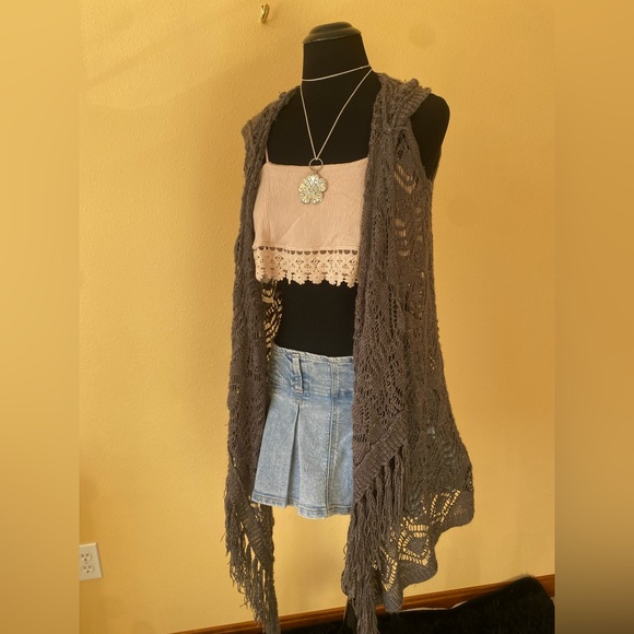Grey Crochet Sleeveless Cardigan with Fringe & Hood - Picture 2 of 5